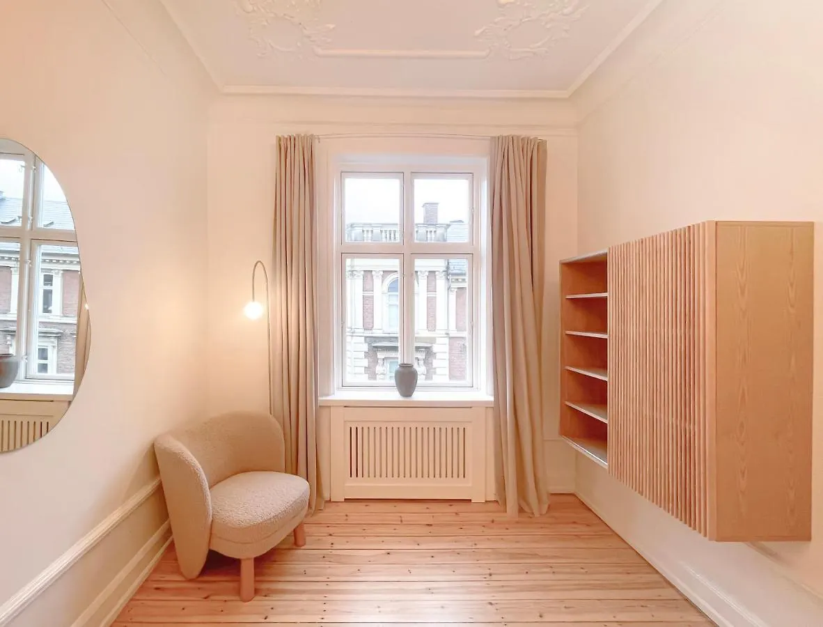 Large & Modern 4 Bedroom Apartment Köpenhamn