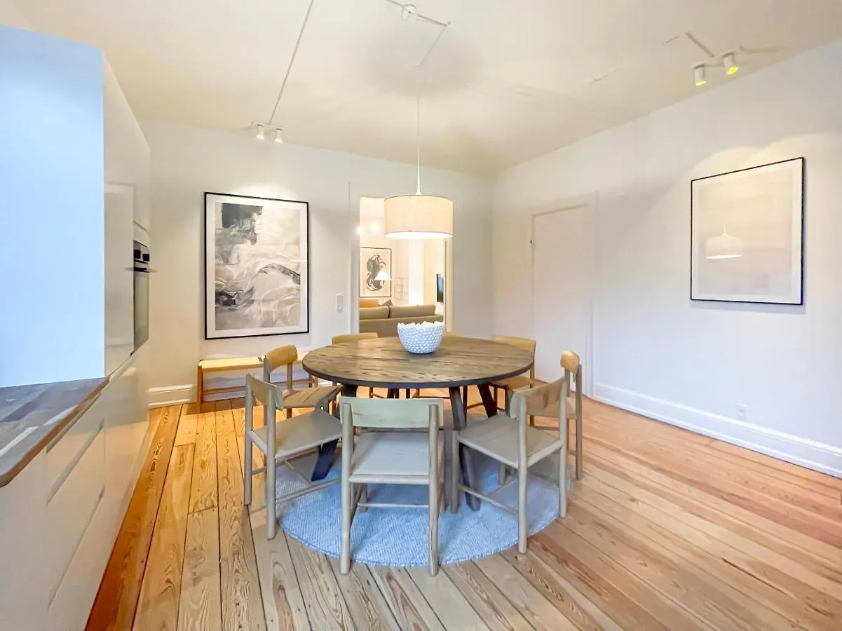 Large & Modern 4 Bedroom Apartment Köpenhamn Danmark