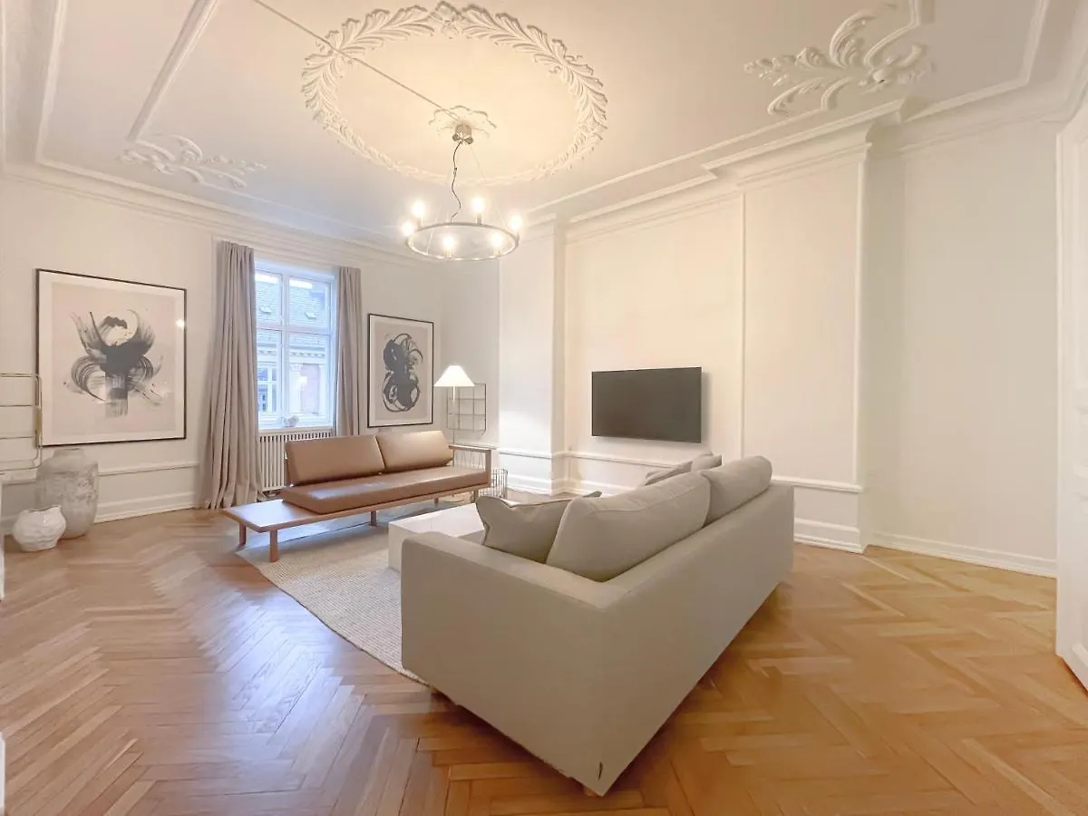 Large & Modern 4 Bedroom Apartment Köpenhamn
