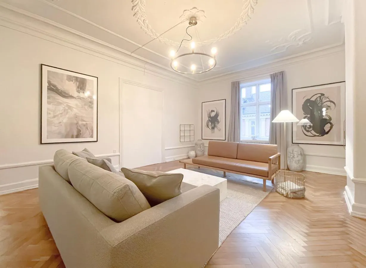 Large & Modern 4 Bedroom Apartment Köpenhamn